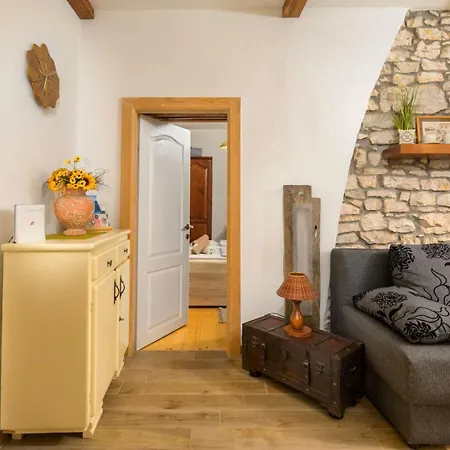 Casa Marilu Kunj